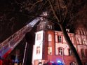 Feuer 3 Dachstuhlbrand Koeln Muelheim Gluecksburgstr P192